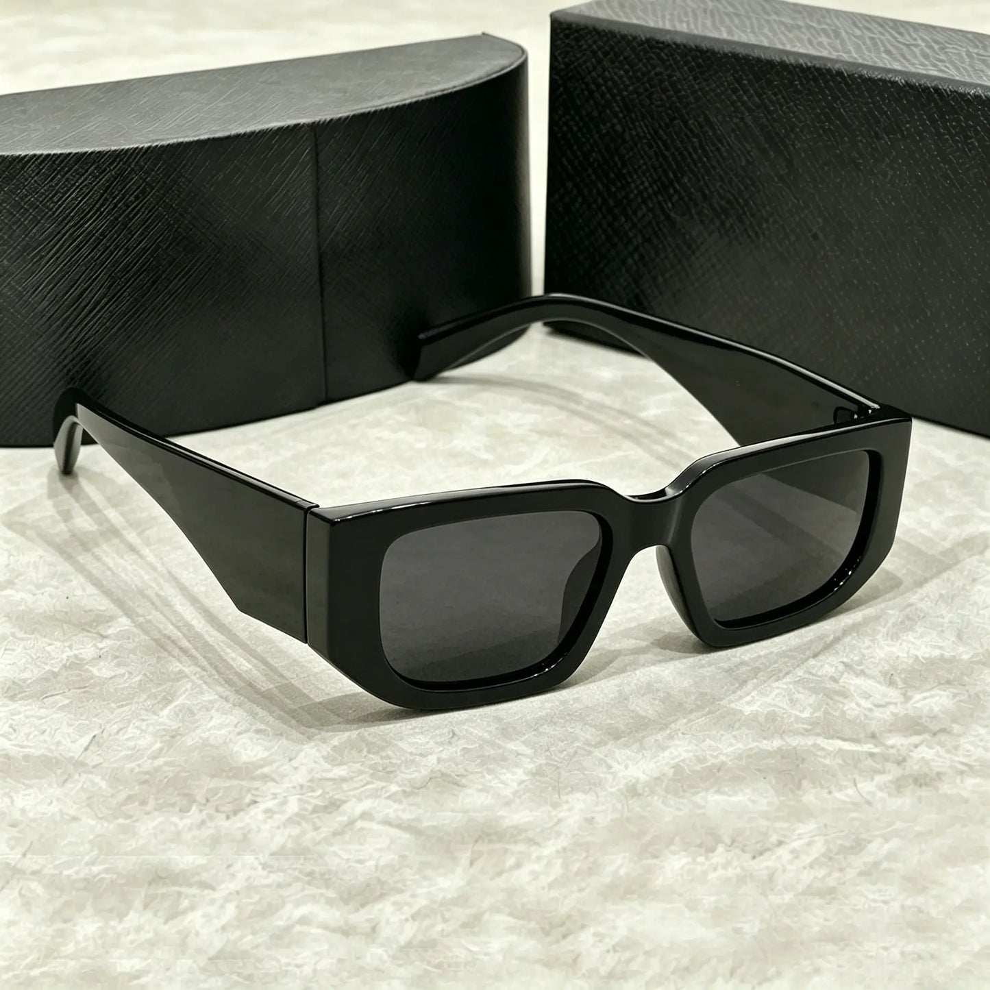【{With Letters}】Fashion Retro Square Sunglasses for Men Women Classic Trendy Square Frame Shades UV400 Protection Sun Glasses Super Popular for All